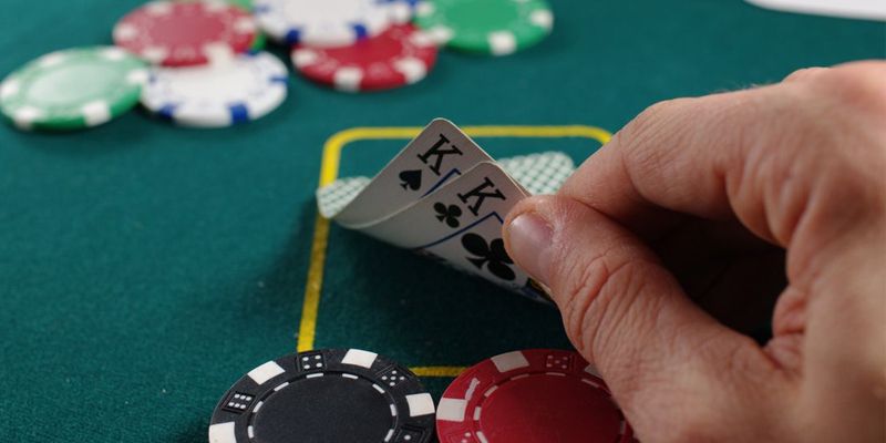 Cách chơi poker giỏi: Không lạm dụng Bluff